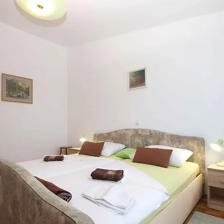 With A - C In Peroj-fazana Apartmán