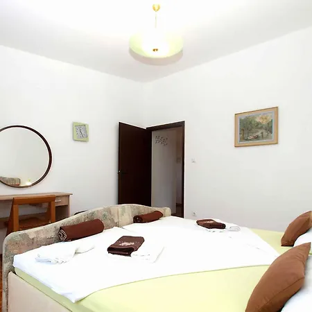 With A - C In Peroj-fazana Apartmán Peroj